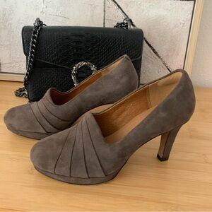 Clarks Taupe Narine Flora Suede Pump Heels Size 6M